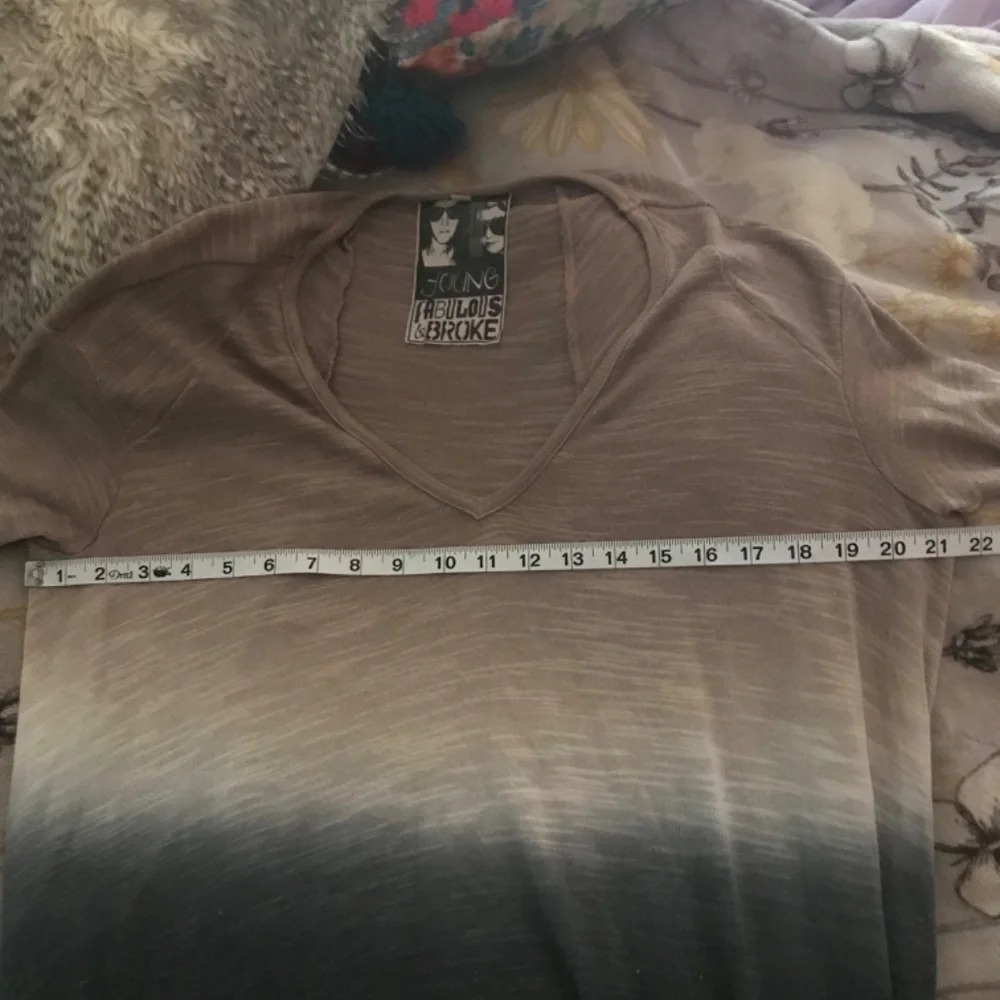 Young, broke & fabulous bleeding colors long sleeved shirt - Picture 7 of 9